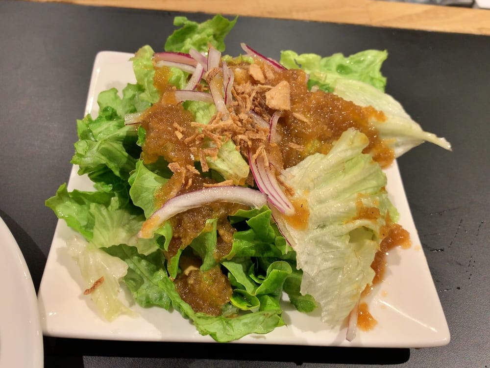 遠野醸造で食事も楽しむ（サラダ）