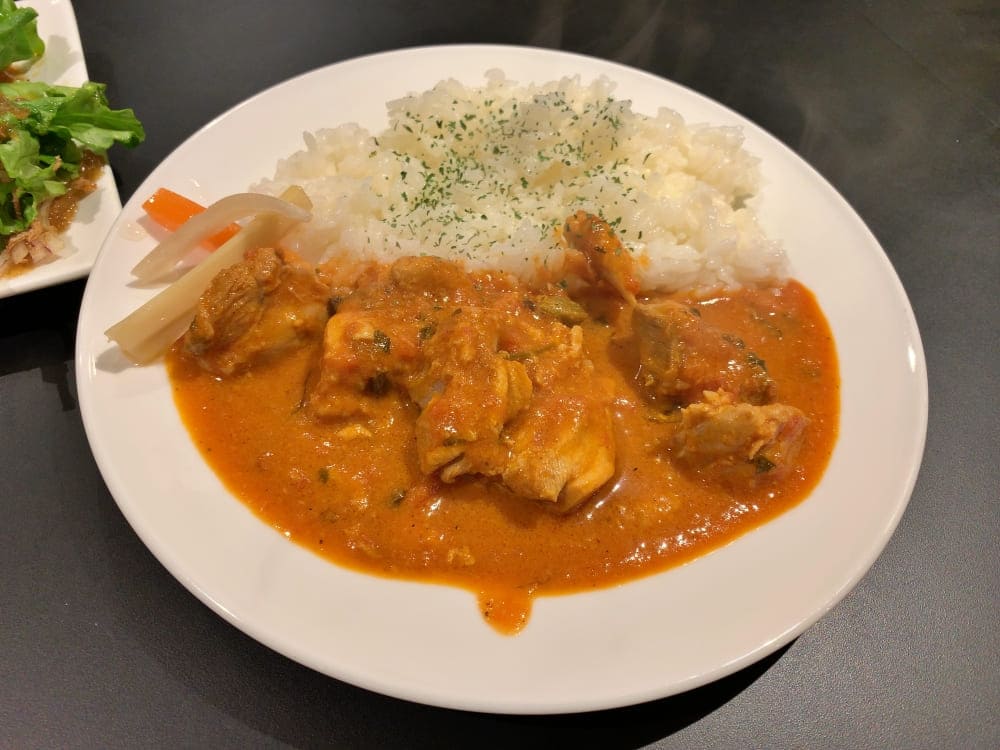 遠野醸造で食事も楽しむ（カレー）