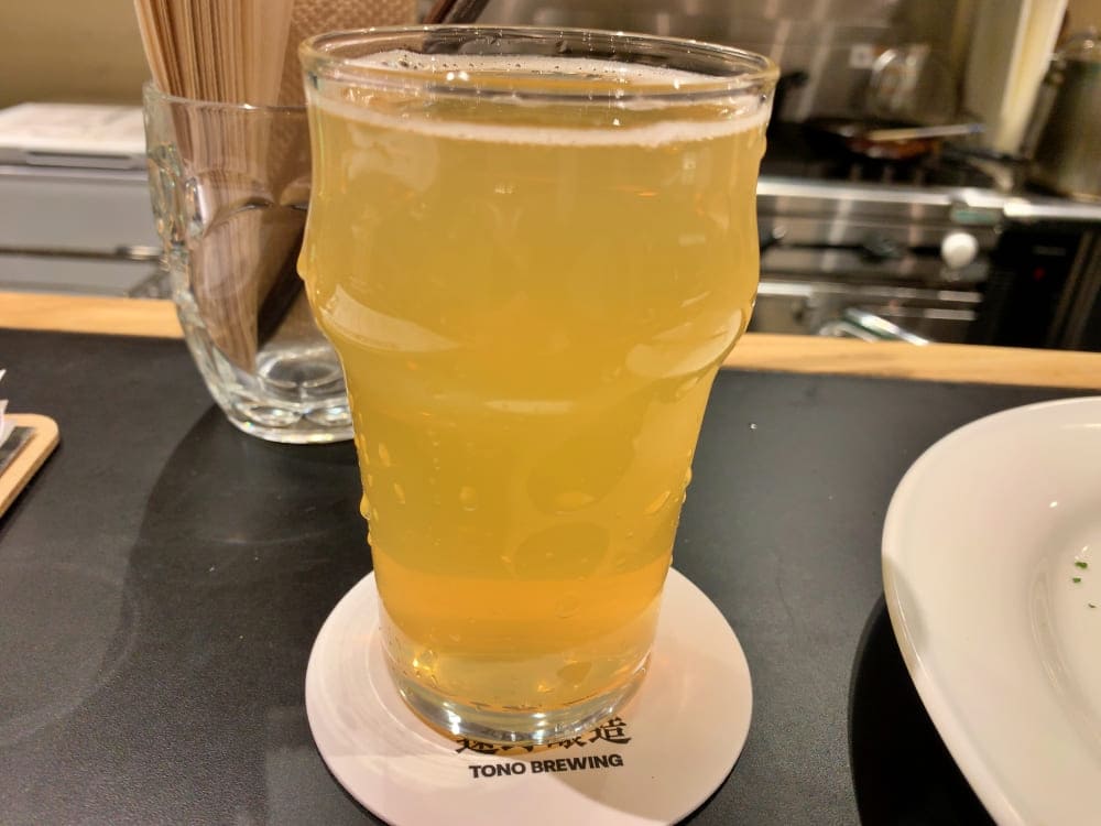 遠野醸造で食事も楽しむ（りんごのお酒・遠野サイダー）