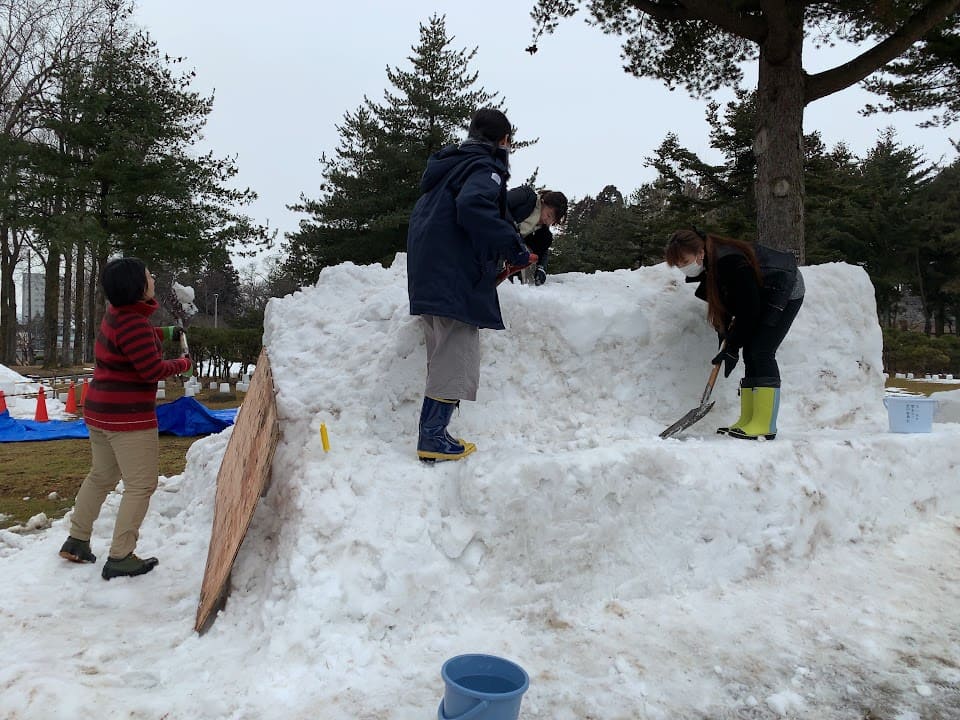 とりあえず雪固めをしないことには始まらない