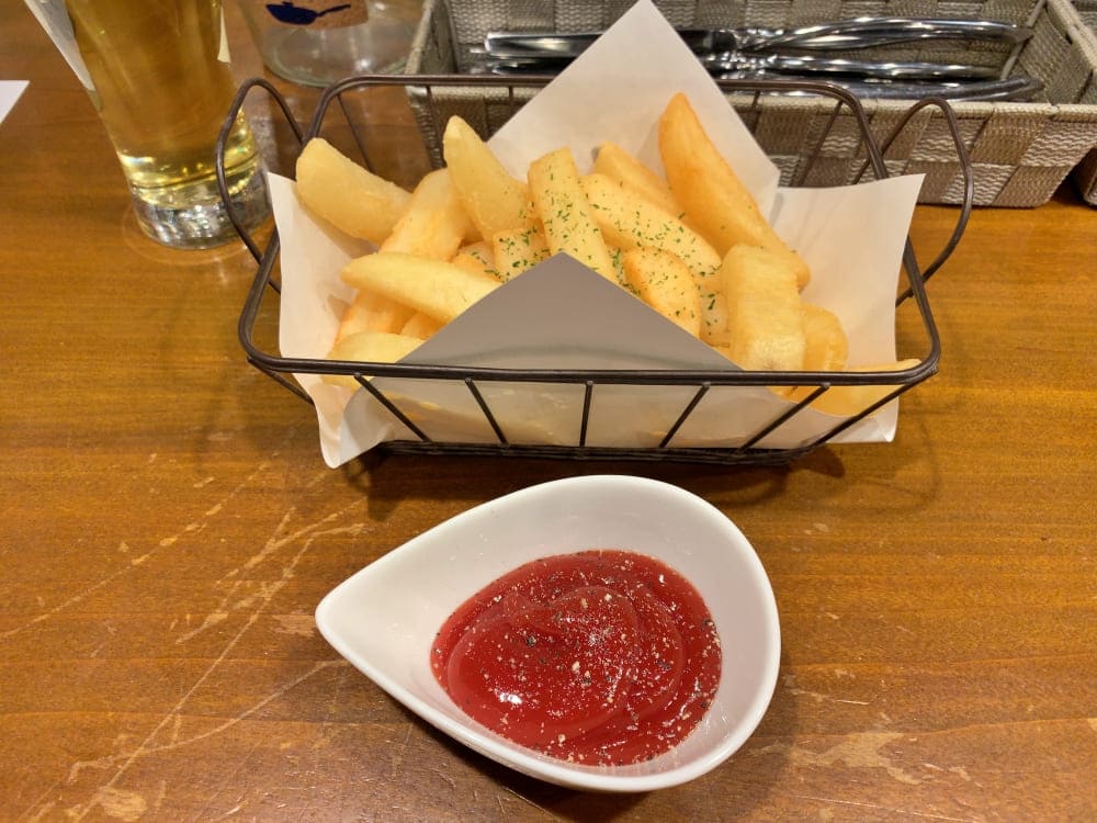 「ビア＆ヴルストベアレン」フライドポテト