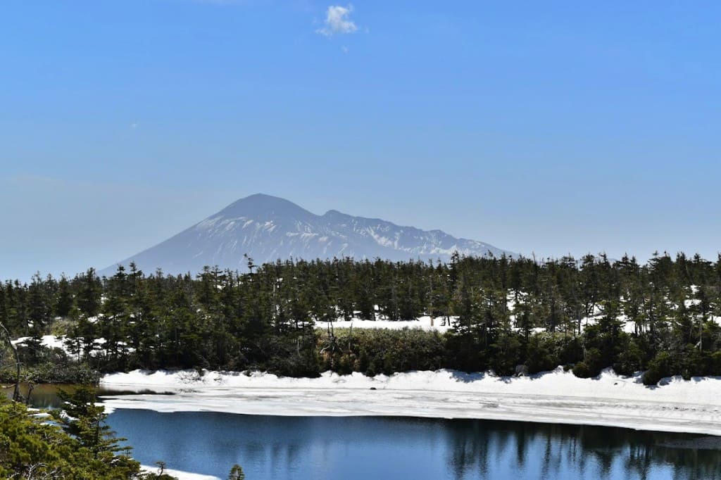 岩手山とガマ沼