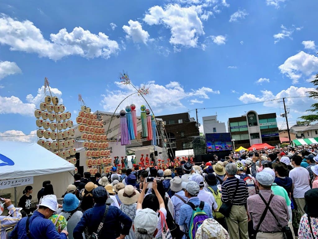 福島市役所西側駐車場メインステージ