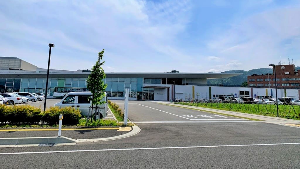 ビッグルーフ滝沢外観