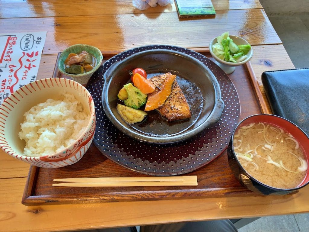 海ごはんしまかさんのランチタイム定食