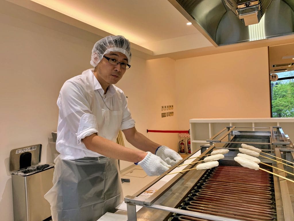 笹かまを焼いてます(2)