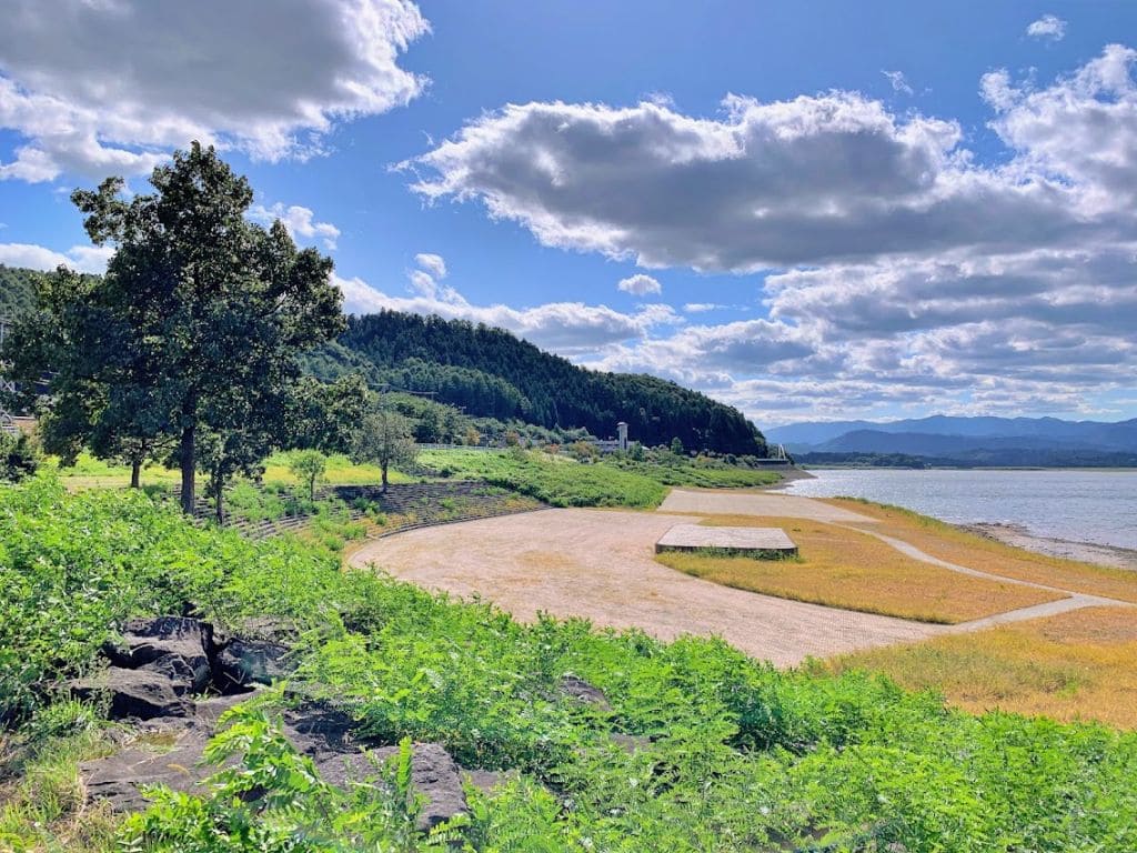 御所湖近くで見つけたステージ