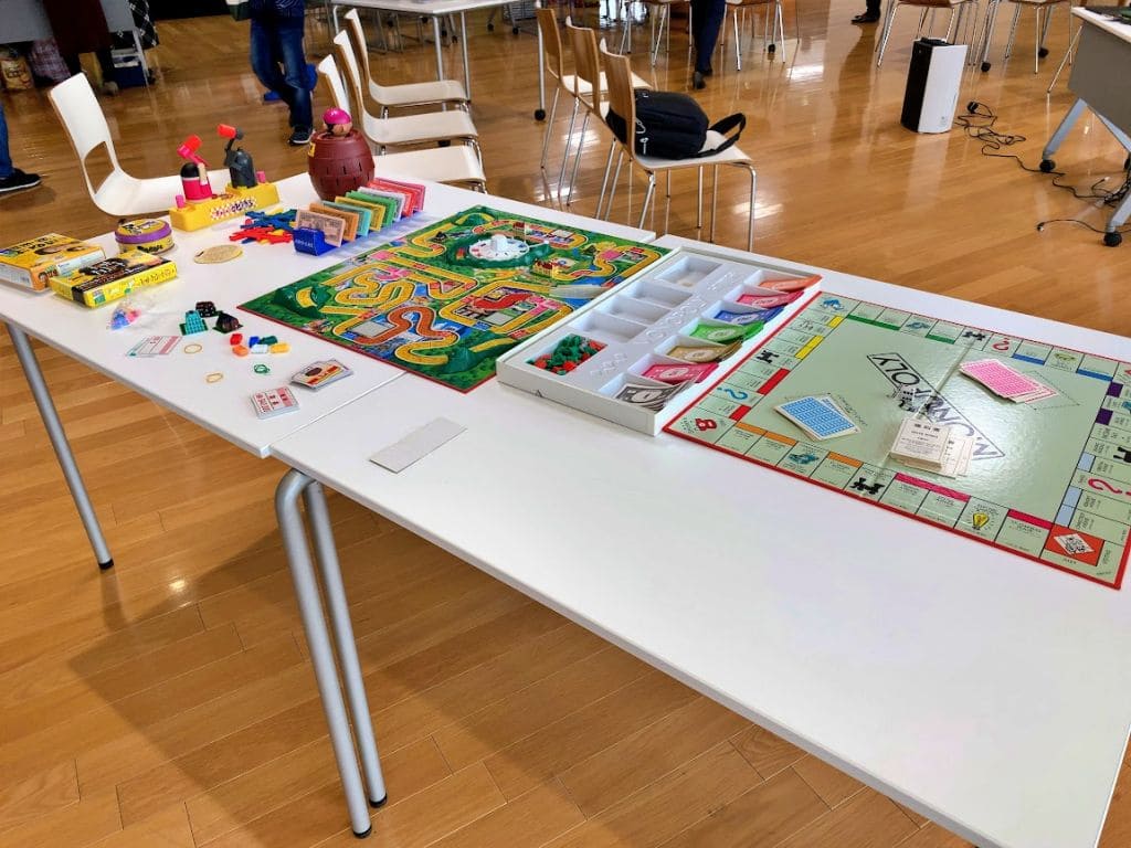 「コドモのように全力で楽しもう！」というコンセプトで「大人気ないゲーム大会」