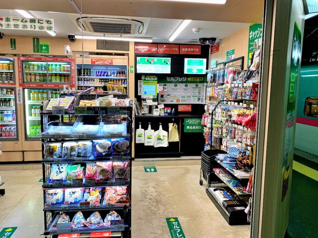 店舗南側入口から見た店舗
