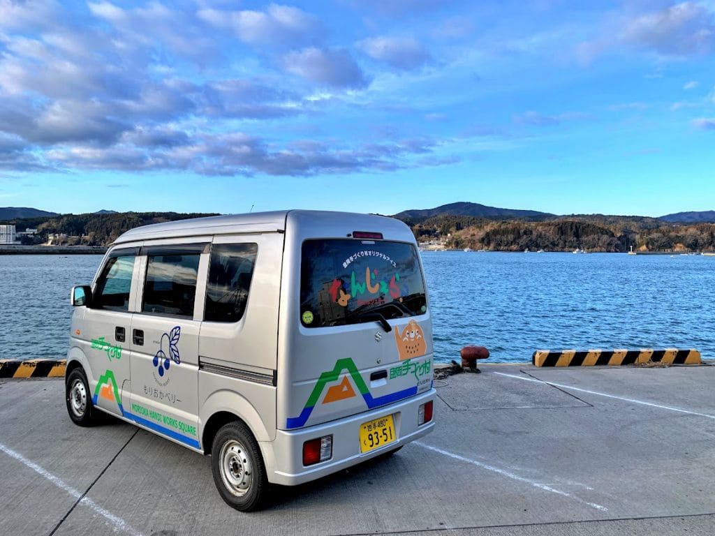 なんじぇら号と志津川湾+保呂羽山
