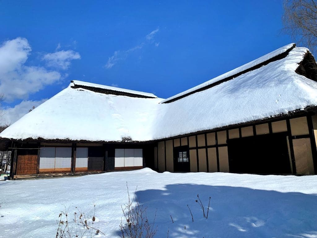 雪の南部曲り家