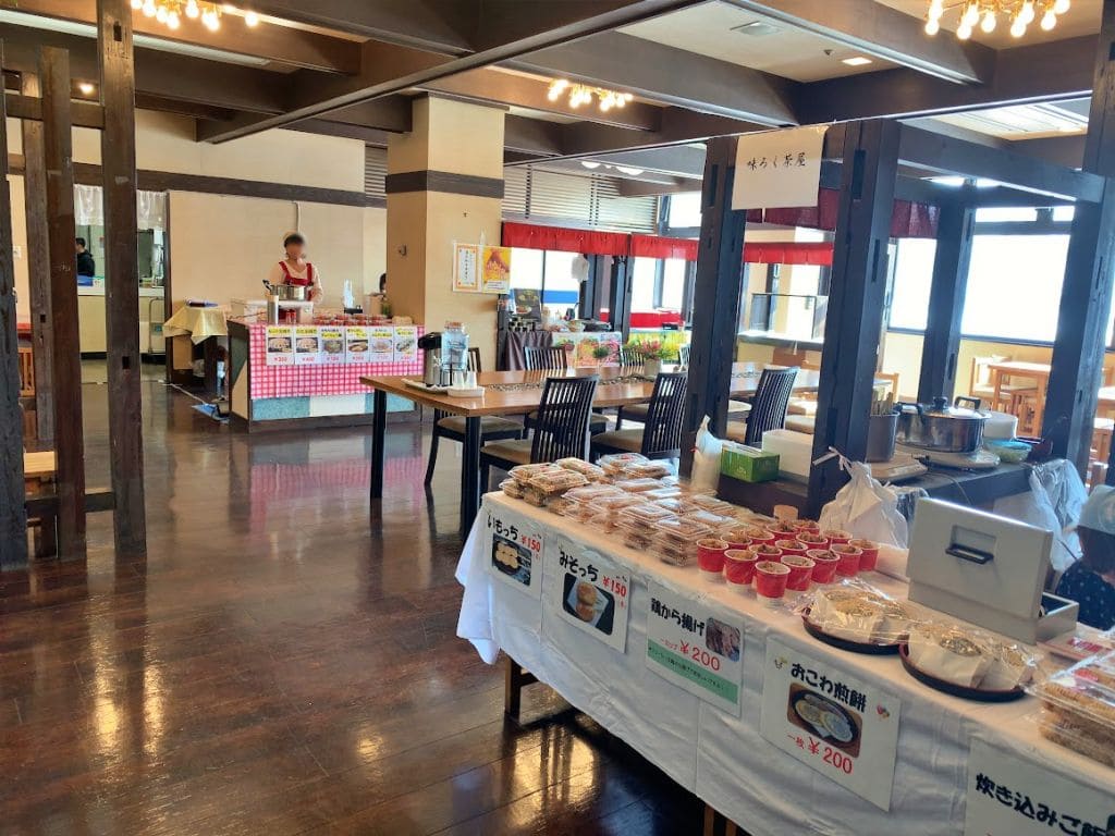 センター内レストランで味の饗宴