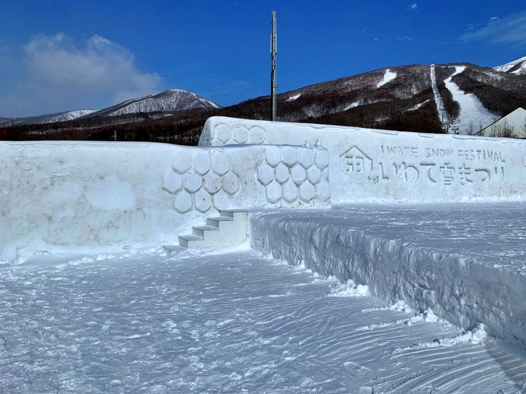 いわて雪まつりメインステージ 下手側