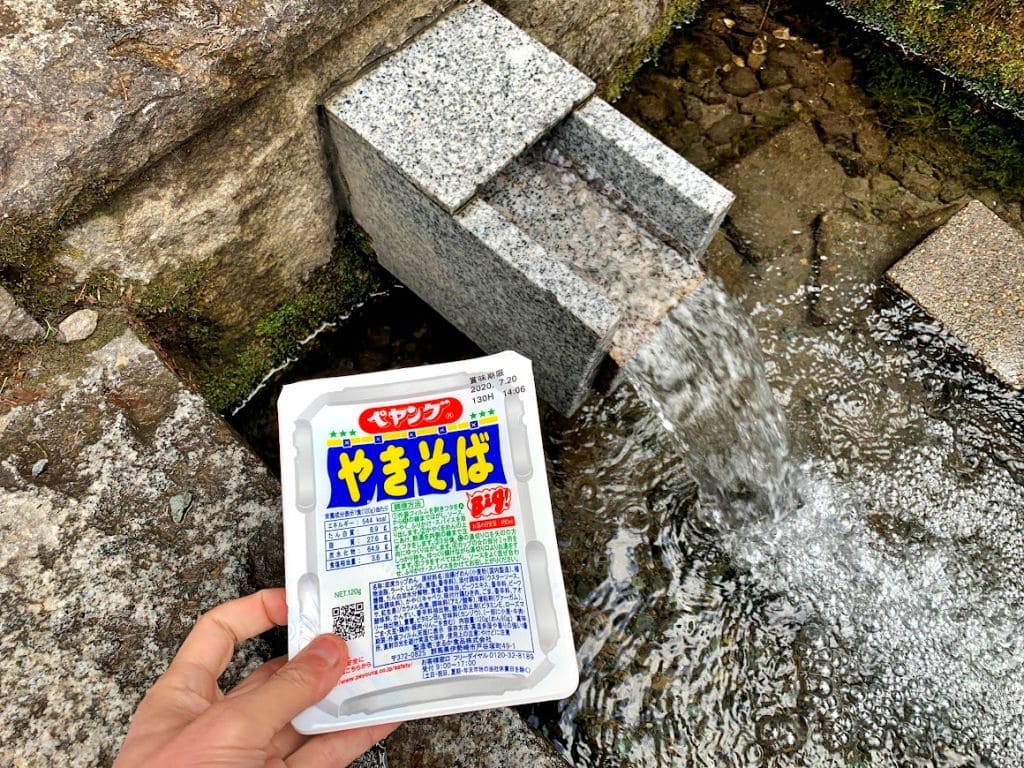 藤倉湧水とペヤングソースやきそば