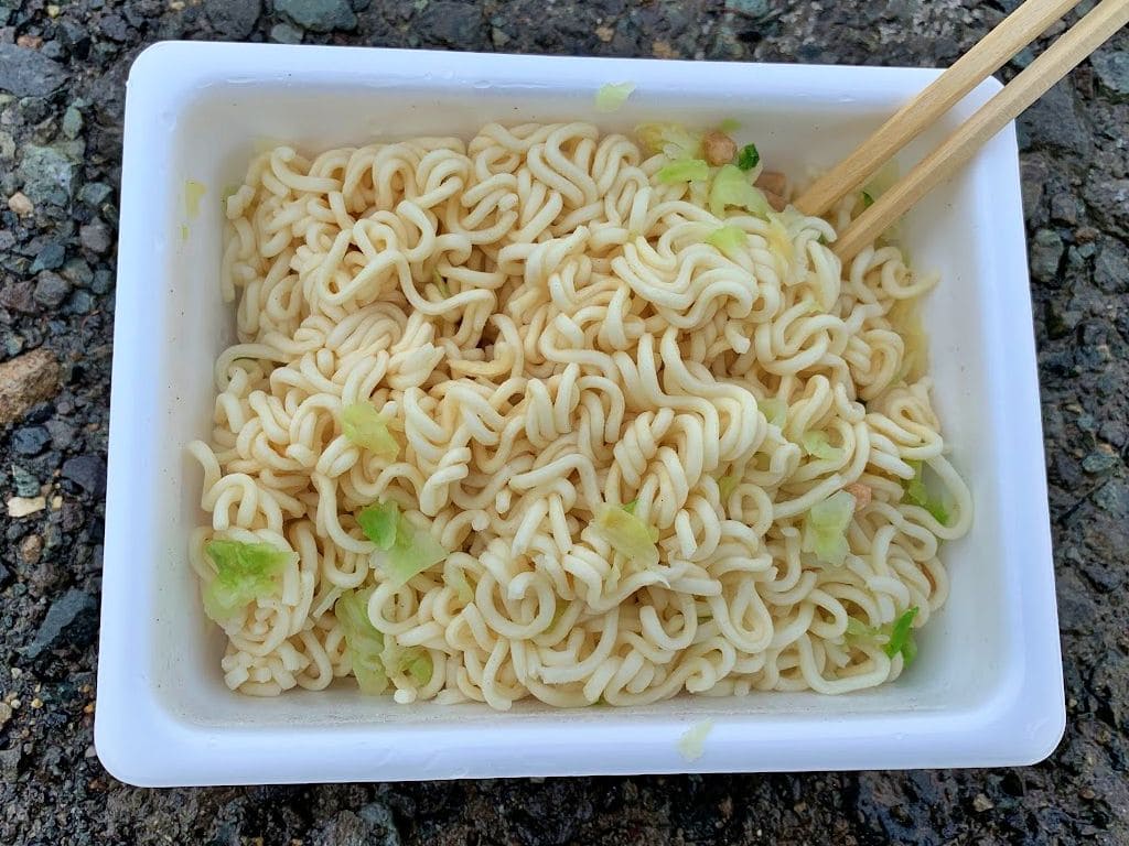 水切り直後のペヤングソースやきそば