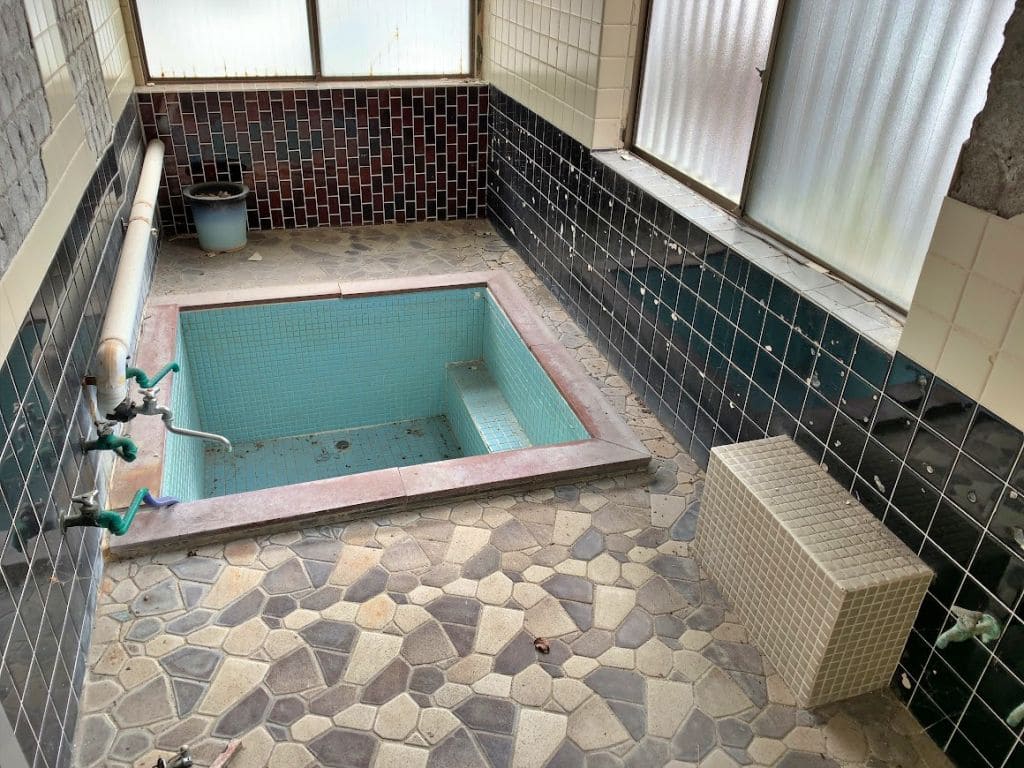 全然使われていない浴室