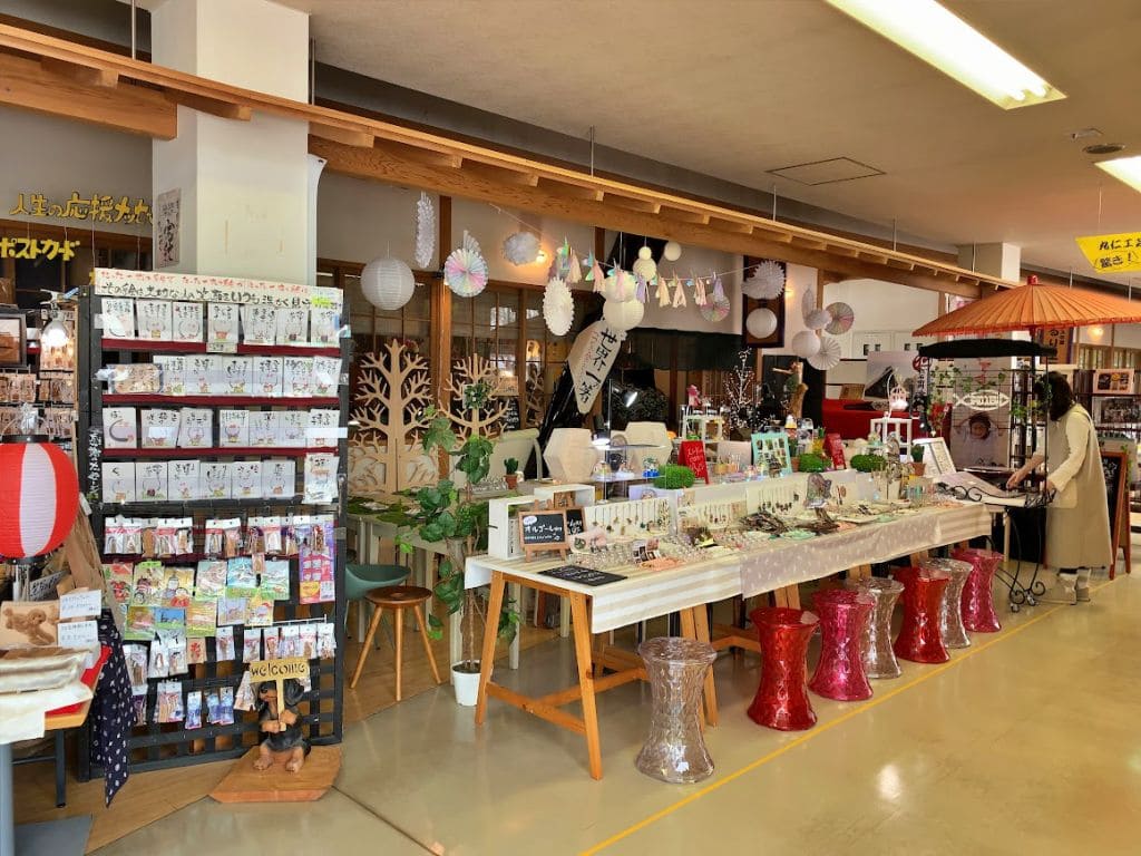 つつじの森さんの前