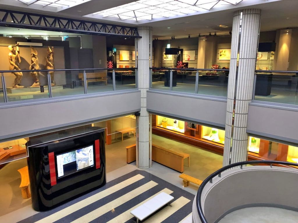 工芸展示館２階より