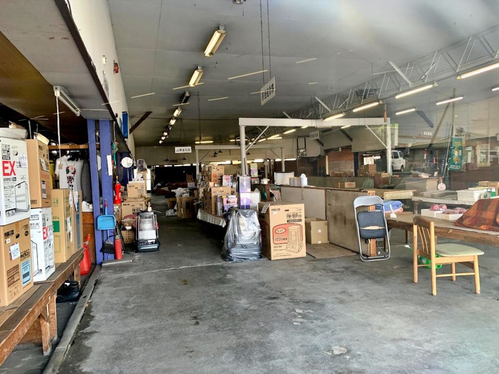大館朝市店舗内観