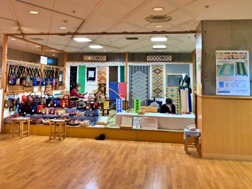 南部裂織り・南部菱刺実演コーナー