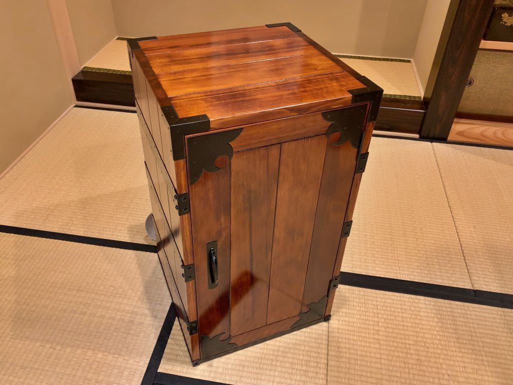 『鬼滅の刃』の登場人物・竈門炭治郎の背負い箱を仙台箪笥職人が作った結果