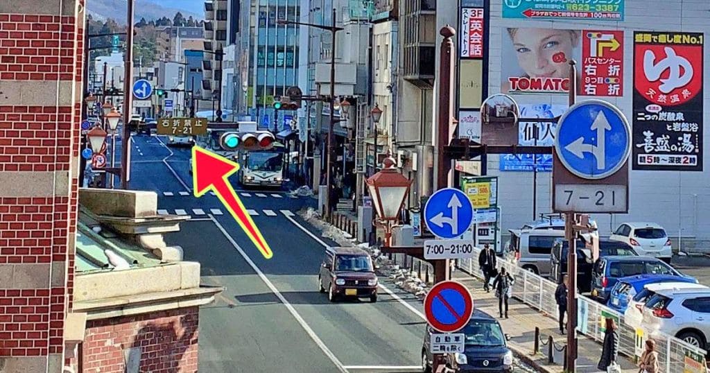 2018年12月17日時点の岩手銀行赤レンガ館前の交差点の様子