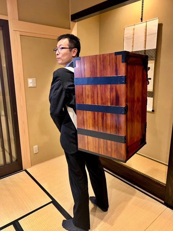 『鬼滅の刃』の登場人物・竈門炭治郎の背負い箱を背負ってみました