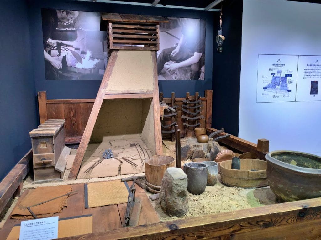 燕三条地域の昔の地場技術の展示品