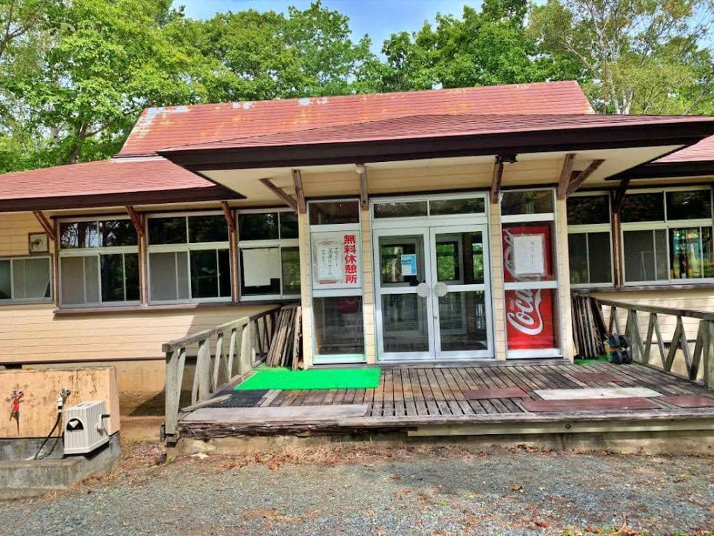 岩洞湖家族旅行村・無料休憩所