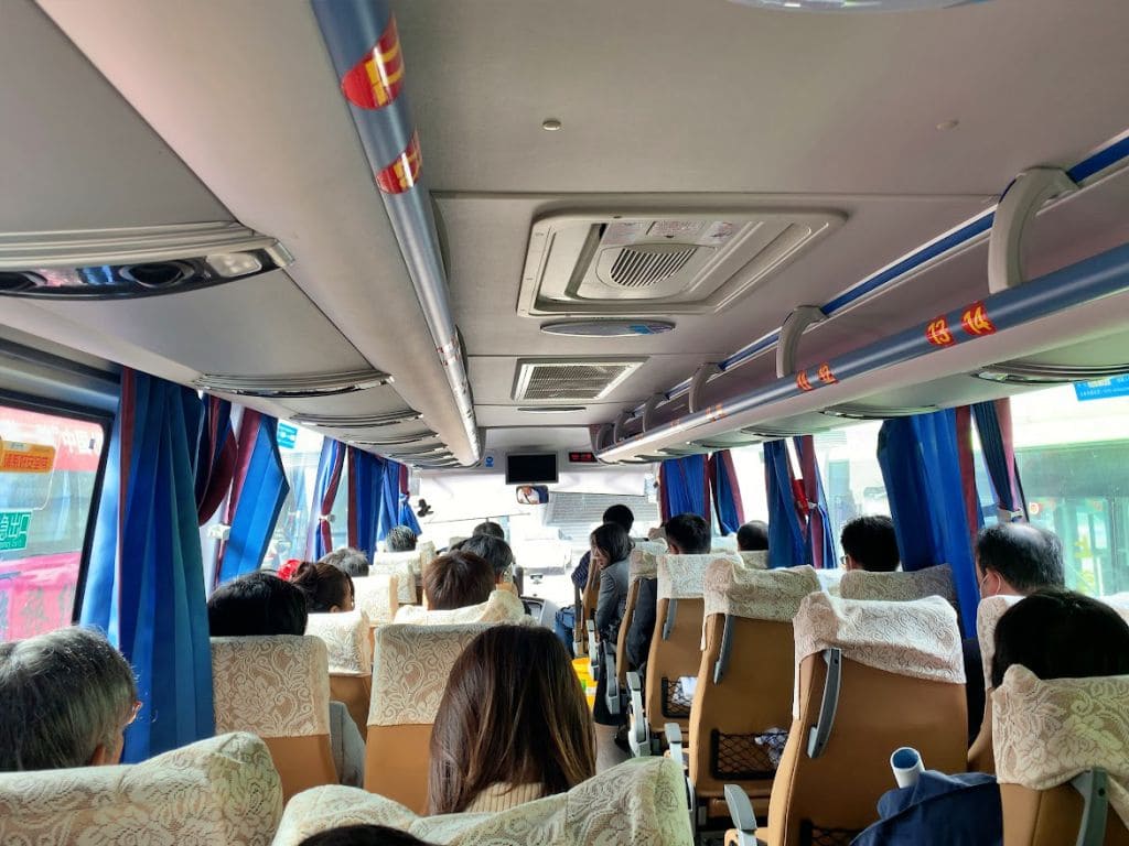 基本的にツアーバスで移動でした