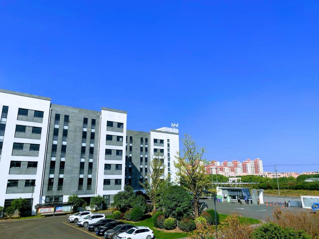 中国紹興黄酒集団中央庫蔵付近の風景