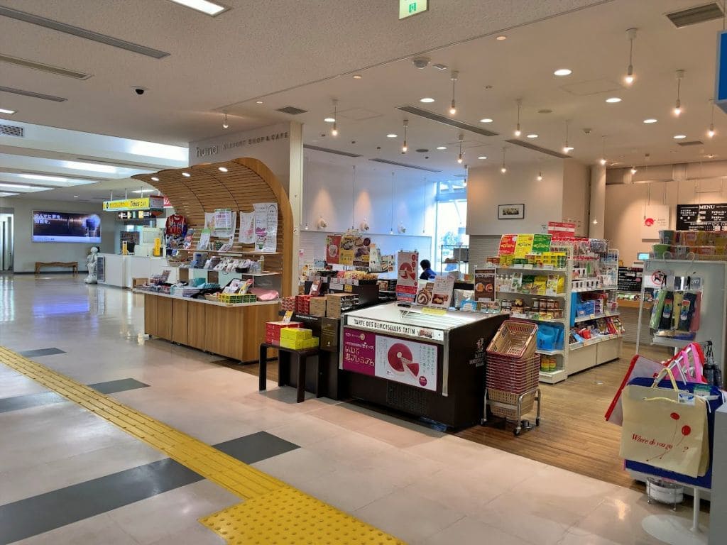 空港ビル直営店 hana AIRPORT SHOP&CAFE