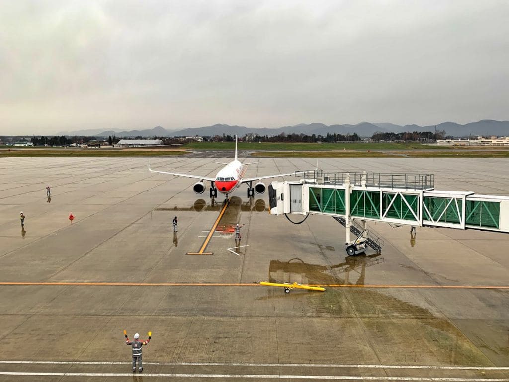 いわて花巻空港に到着したMU229便