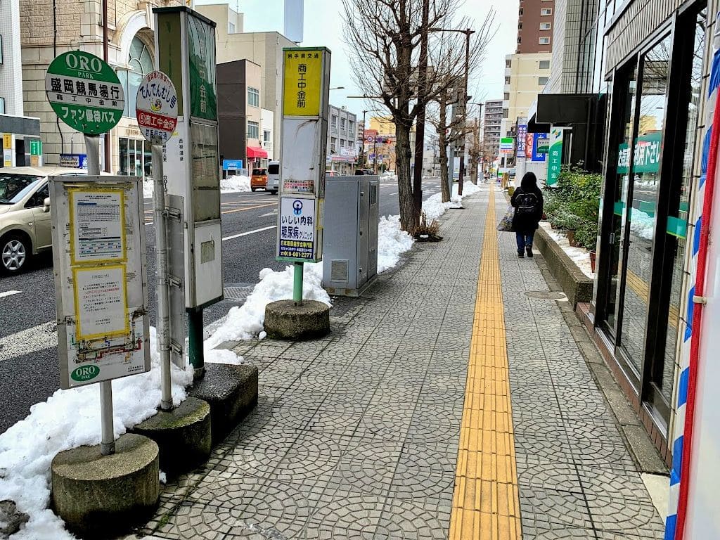 商工中金前バス停（右まわり）