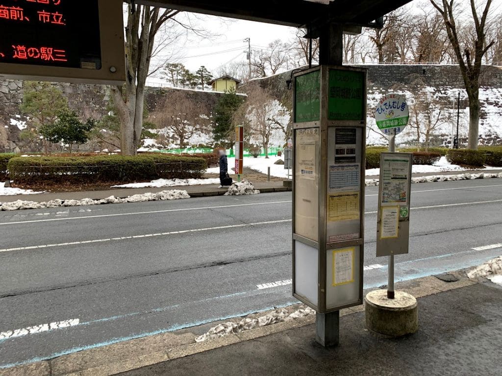 盛岡城跡公園バス停（左まわり）