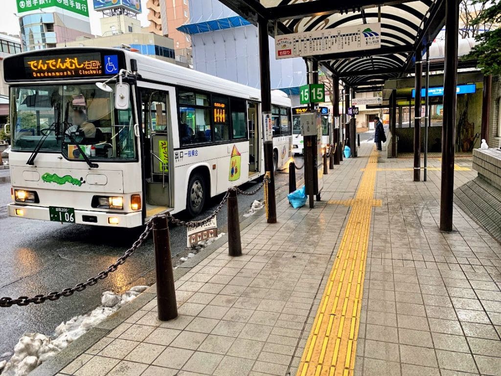 盛岡駅東口15番のりば