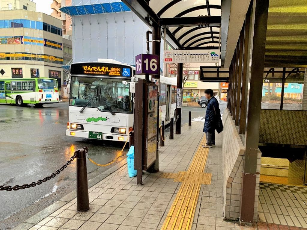 盛岡駅東口でんでんむし16番のりば