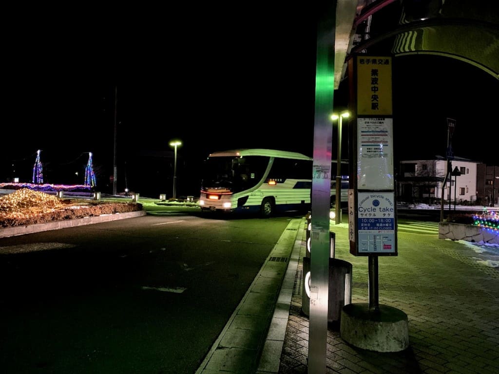 紫波中央駅に到着したイーハトーブ号