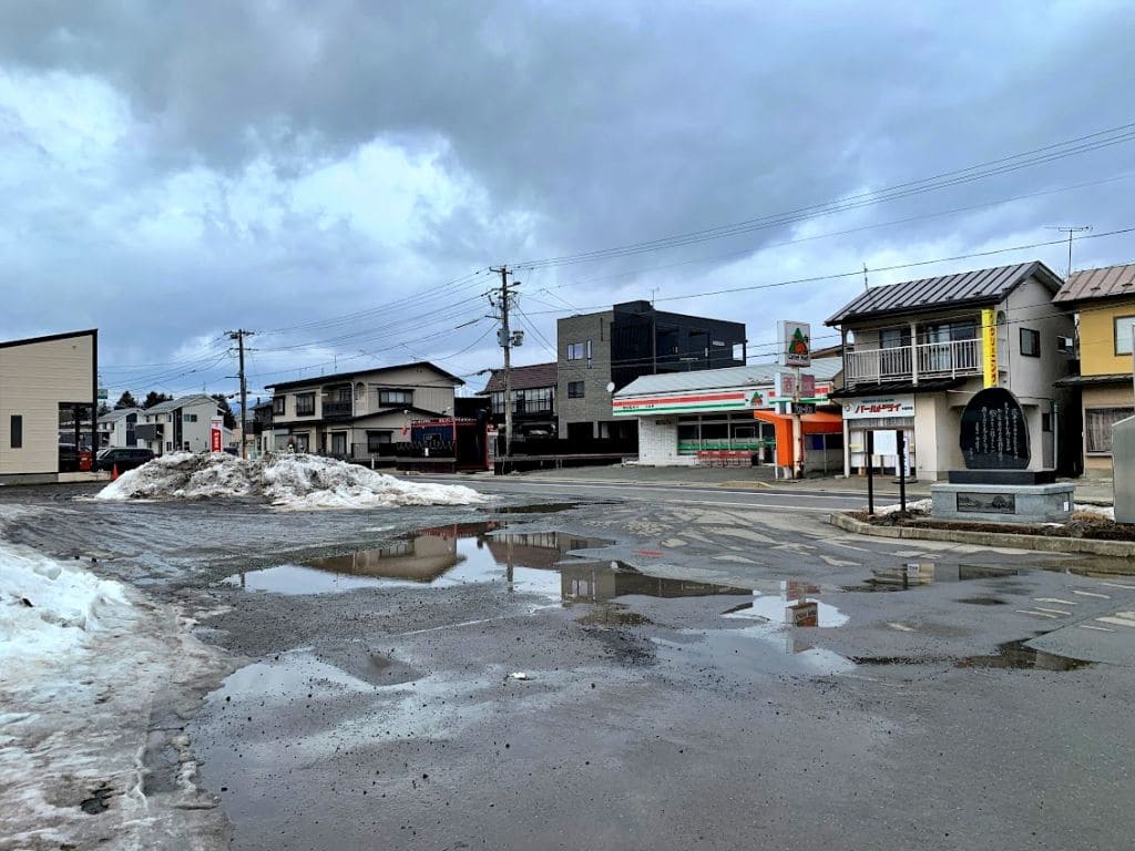 JR小岩井駅ロータリー前