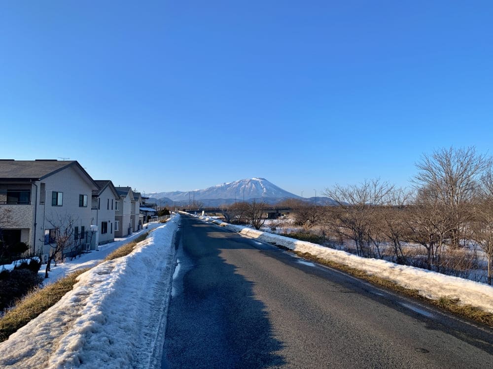 太田橋付近から見た岩手山（2021年3月撮影）