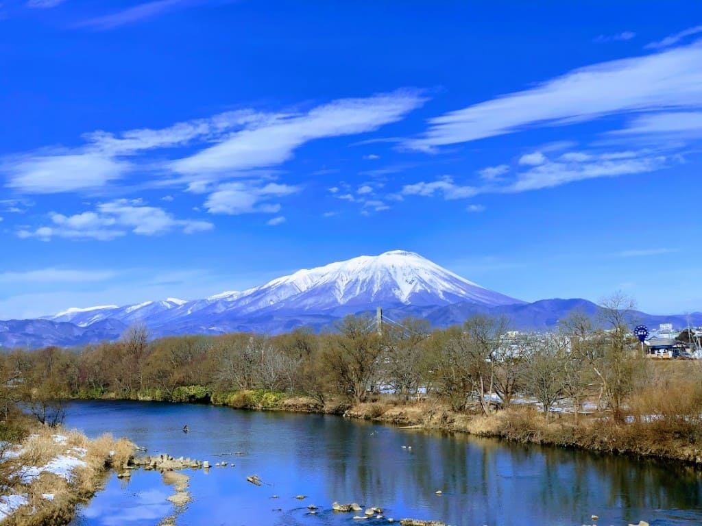 雫石川にかかる太田橋から見た岩手山（2020年1月撮影）
